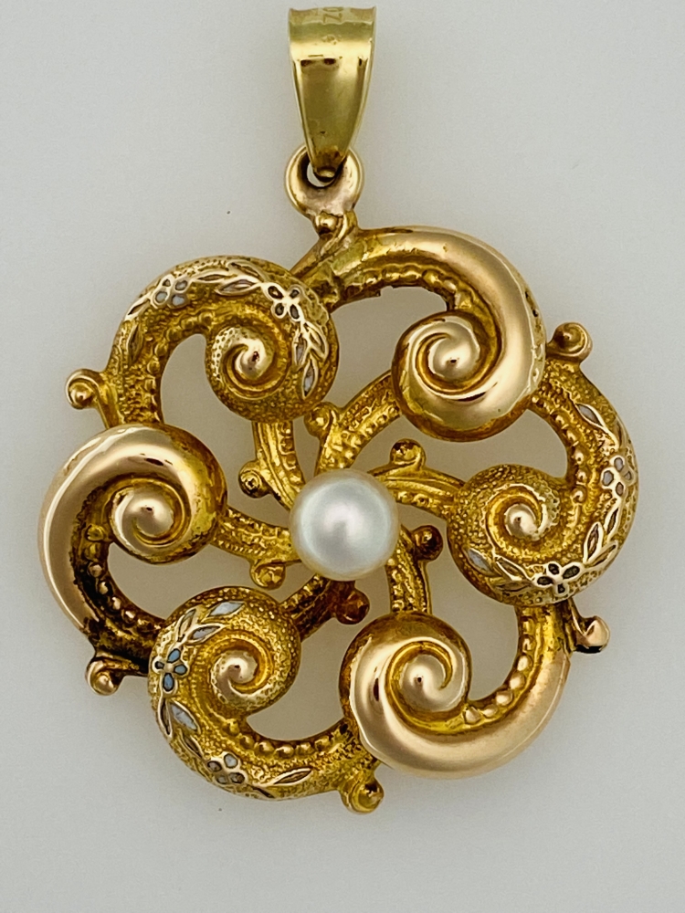 Yellow Gold & Cultured Pearl Pendant